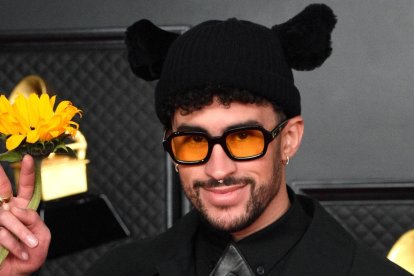 La mujer dijo que no le permite escuchar canciones como las de Bad Bunny, porque incitan a la infidelidad.