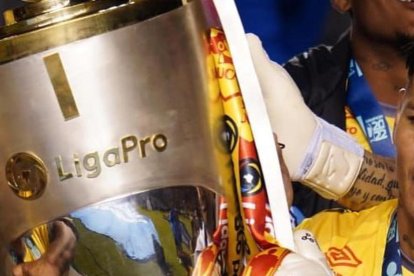 Esta temporada, Luis Romero (d) consiguió su primer título en el fútbol ecuatoriano.