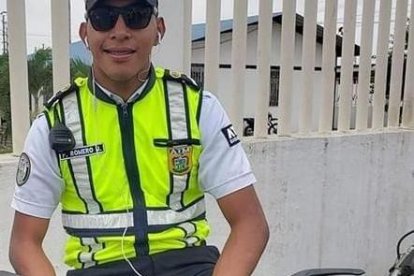 El agente estaba con unos amigos en el exterior de su casa cuando ocurrió el percance.