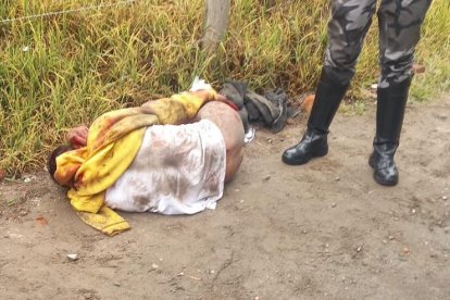 Amigos de la víctima le dieron duro al sospechoso de su asesinato.