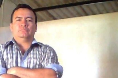 El cuerpo de Roomel Rogel Granda fue retirado por sus allegados.