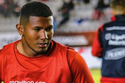 Luis Estupiñán jugador del Técnico Universitario de Ambato.