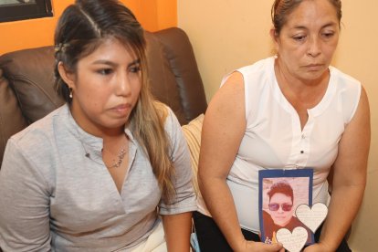 La esposa y la madre de Carlos cuentan lo devastador que fue su deceso en la vía a Daule, en marzo.