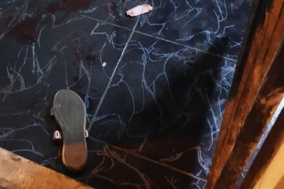 La mujer fue atacada dentro de su domicilio.