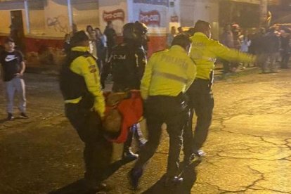 Los heridos fueron socorridos por miembros de la Policía y llevados a una casa de salud.