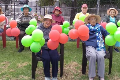 En el hogar Dorila con Amor, los residentes celebran las fechas importantes como los cumpleaños, la Navidad, las fiestas de Quito y el Año Nuevo.