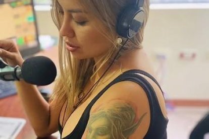 Enríquez entró al periodismo por su profesión de ingeniería de finanzas.