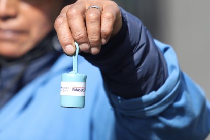 Con esta campana, las recicladoras dan aviso de su llegada.