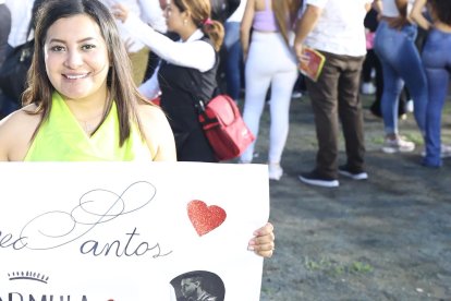 Fanáticas acudieron al concierto del dominicano.