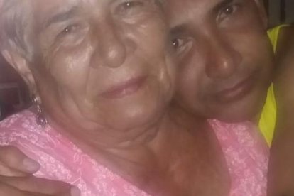 Pedro y su madre Olga disfrutaban juntos del culebrón Café aroma de mujer, 1994.