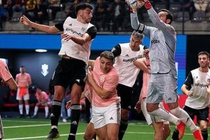 Los partidos de la Kings League se juegan en un complejo deportivo en el puerto de Barcelona. La fase final se disputará en el estadio Camp Nou.