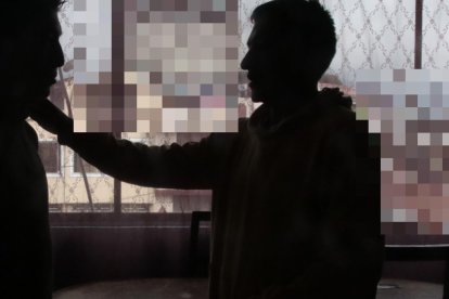 El padre de Mario lo aconseja para que no se involucre en actos delictivos.