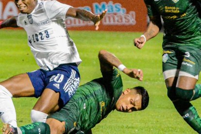 Jackson Rodríguez sufrió una luxofractura de su tobillo y una fractura de peroné.