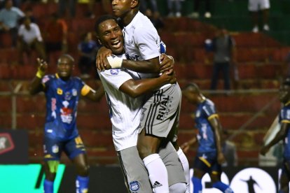 Bryan Angulo (i) y Miller Bolaños se  lesionaron en el partido con Delfín, que se disputó el sábado 1 de abril de 2023 en la LigaPro.