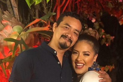 LA REPORTERA DE FARÁNDULA ALEJANDRA 'LA SUKA' SÁNCHEZ JUNTO A SU ESPOSO GASTÓN BUSTAMANTE |