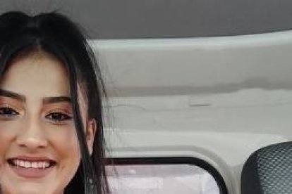 Yuliana Macías Villarroel, de 22 años, se había graduado hace pocos meses como tecnóloga en Transporte en el Instituto Tsáchila y estudiaba canto, precisamente junto a Denisse Reyna, otra de las chicas asesinadas.
.
