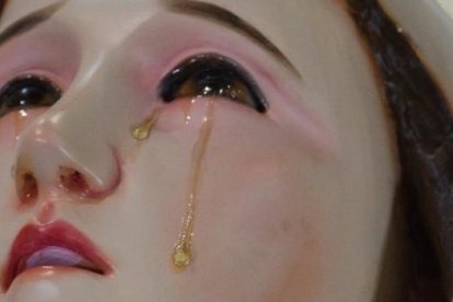 Para muchos, de los ojos de la efigie brotaron lágrimas.