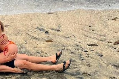 Don Day y Elizabeth en la playa.