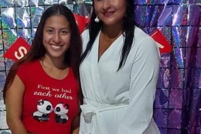 La recién casada y su sobrina, también asesinada, durante la despedida de soltera.