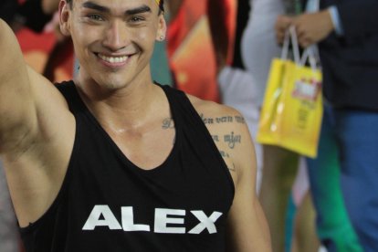Antes de competir en la última etapa, Álex Paredes prometió a su hija ganar la competencia como regalo de cumpleaños. El 'León' alzó el trofeo ante la cámara de EXPRESIONES