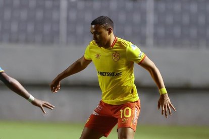 Jefferson Montero de Aucas enfrenta a Luis Gustavino de Cumbayá.