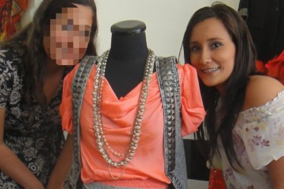 La mujer en vida (derecha).