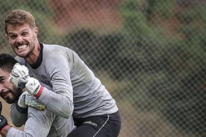 Javier Burrai y Víctor Mendoza los goleros del ídolo.