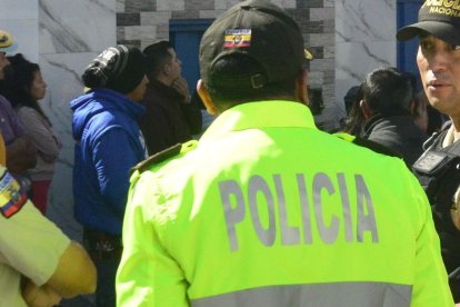 Un grupo de policías se hizo presente en el sitio para evitar algún otro inconveniente.