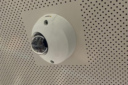 En cada vagón, entre las pantallas, hay cámaras de videovigilancia, lo que ha evitado tener puntos ciegos.