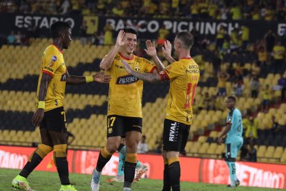 Fernando Gaibor (c) y Damián Díaz (d) pasaron de la rivalidad a convertirse en buenos amigos.