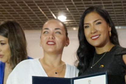 Diana Coloma durante la entrega de sus credenciales como concejal.