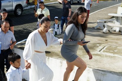 Alexis guía a Diana Coloma en su día a día.