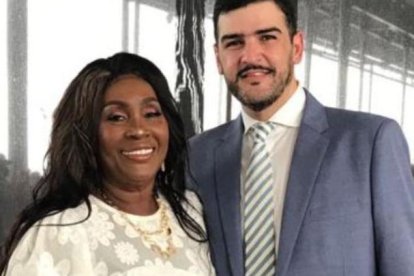 Mayra Montaño lució una blusa que no le favoreció a su figura.