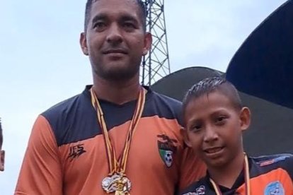 El entrenador Javier Ordóñez, está al frente de la escuela deportiva.