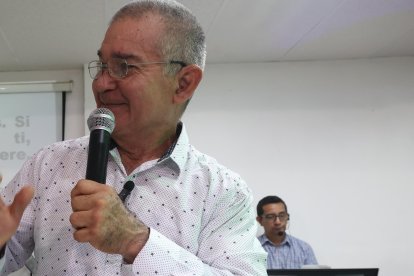 Desde el 2007 se dedica a predicar la palabra de Dios.
