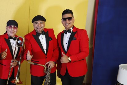 Los directores y vocalistas de la orquesta.