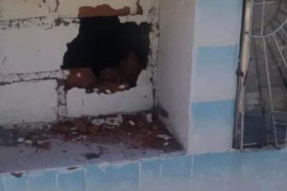 Este fue el primer nicho que se profanó. Aquí estaba el féretro de un bebé.