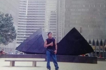 Viajó de manera ilegal a la ‘Yoni’ en 2001 y alcanzó a tomar una foto de las Torres antes de su destrucción.