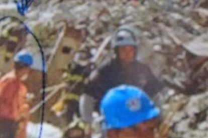 Sobrevivió al 9-11. Al inicio fue voluntario. Es el hombre señalado en la foto.