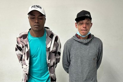 Los sujetos fueron aprehendidos en la calle donde ocurrieron los desmanes.