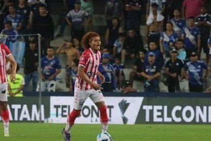 Davis Camacho en el 2023 debutó en la serie A con Técnico Universitario.