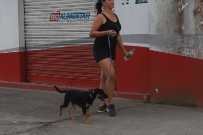 En la capital tsáchila la mayoría de locales cierra temprano.