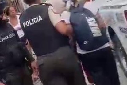 El día en que la madre de la niña fue llevada a rendir su versión.