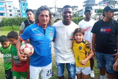 Iván  Guerra fue el primer entrenador de Moisés Caicedo, ahora tienen una escuela de fútbol con el nombre de los dos.