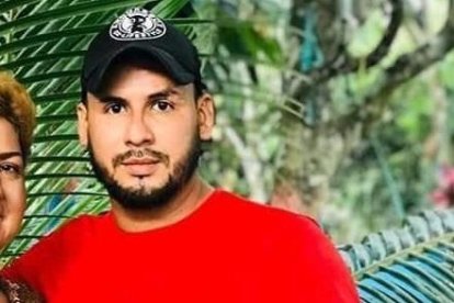 Ángela Jackeline González y su vástago Jefferson Romero González.