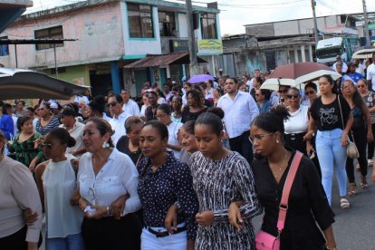 Unas 500 personas, entre amigos, familiares, allegados y líderes políticos, despidieron a Rider Sánchez.