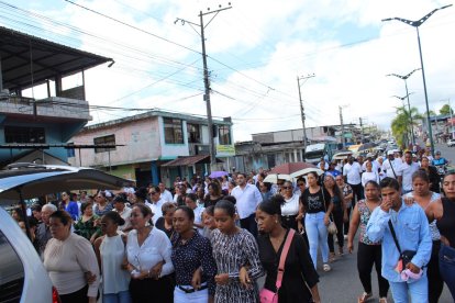 Unas 500 personas, entre amigos, familiares, allegados y líderes políticos, despidieron a Rider Sánchez.