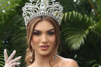 Come mucho,

pero trata que sea saludable. Su debilidad es la torta de chocolate.