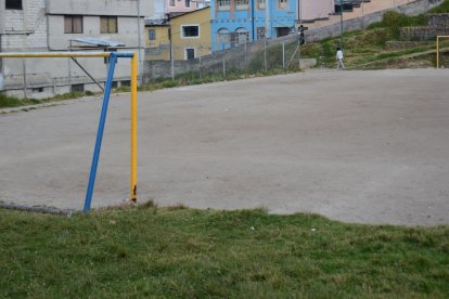 Esta cancha del sector Salvador Allende necesita un cerramiento perimetral.