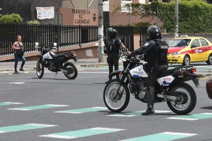La Policía desplegó agentes por la zona para controlar la seguridad.